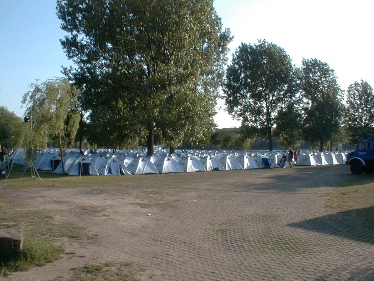 Zeltstadt
Tent city
Village de tentes Zeltstadt
Tent city
Village de tentes